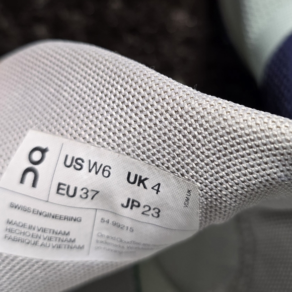 On Running Women's Shoes -.In Nearly New Condition.There Is A Sopt On Left Shoe. - Picture 5 of 6